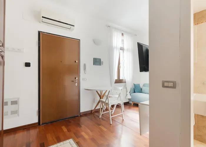 Guesthost - M5 Isola Comfy Apartamento *