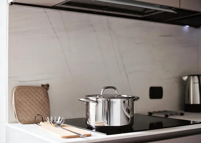 Just Urban - Refined In Life 2 Min M1 E M5 Metro Милан