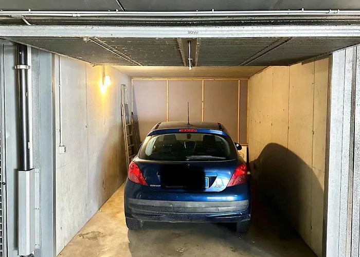 Peaceful Oasis With Balcony And Parking, Milano