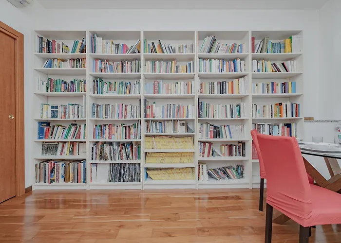 Stylish Near Duomo, Near Metro, Balcony Milão