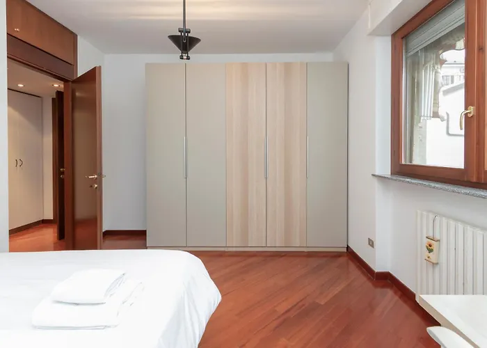 Metro 4 Spacious And Bright Three-room * 밀라노