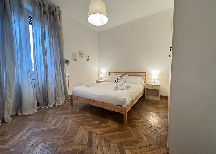 Wood Essence - Authentic Large -city Center Appartement *