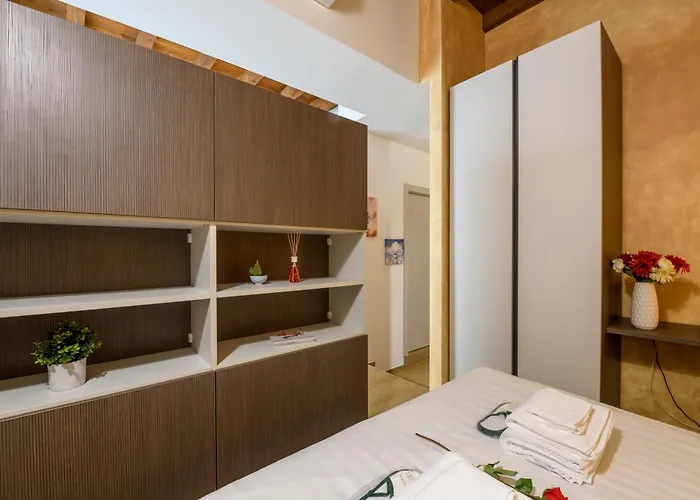 Cesariano, 11 - In Vibrant Via Cesariano 公寓