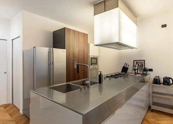 דירה Modern Loft With Projector E Private Garden, Station