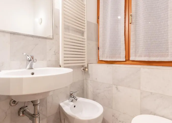 Guesthost - Comfy Flat Near Ospedale Policlinico * Μιλάνο