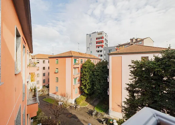 Isola - 2 Bedrooms - Free Parking *