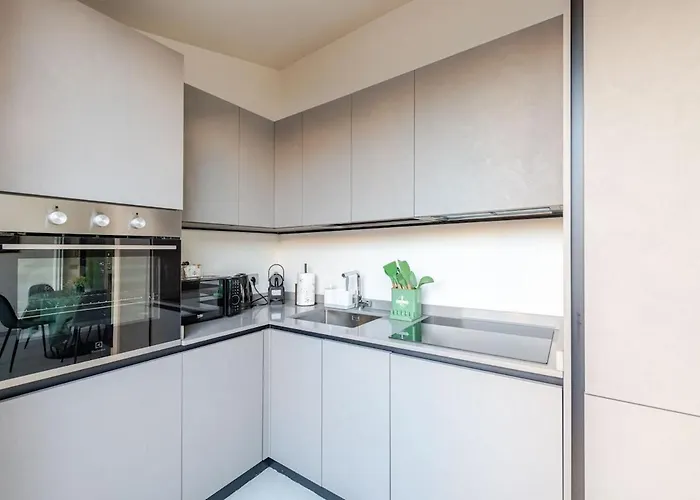 Luxury Elegant Penthouse 3 Bedrooms, 2 Bathrooms Mediolan
