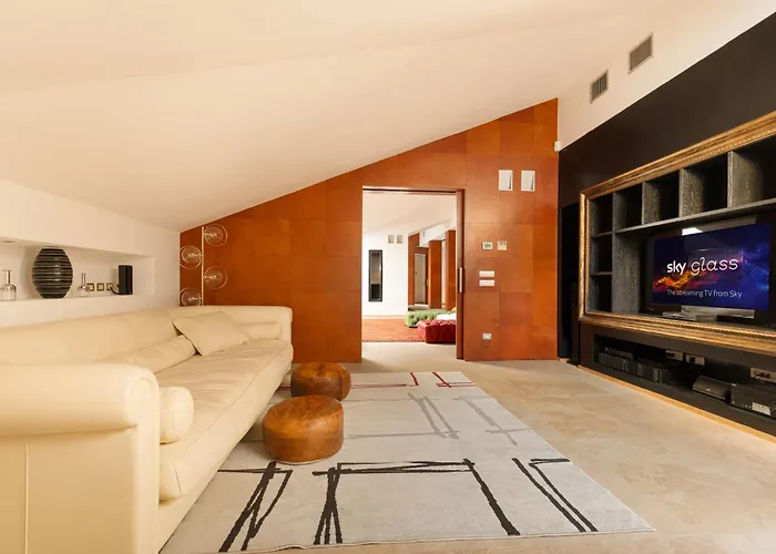 شقة Guesthost - 500sqm Luxury With Spa, Gym, Terrace, Game & Garage ميلان