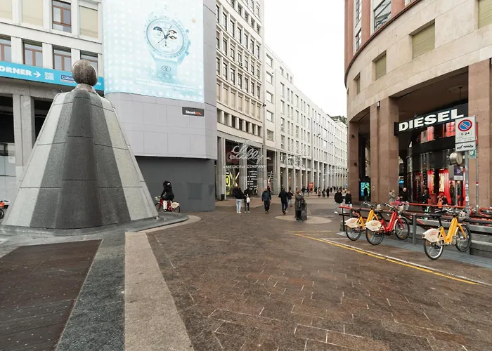 Duomo - San Babila - Elegante Trilocale Con Balcone Mailand