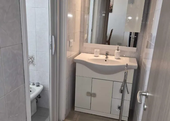 Check-inganni, Sopra La Metropolitana Fianco Cdi Apartment