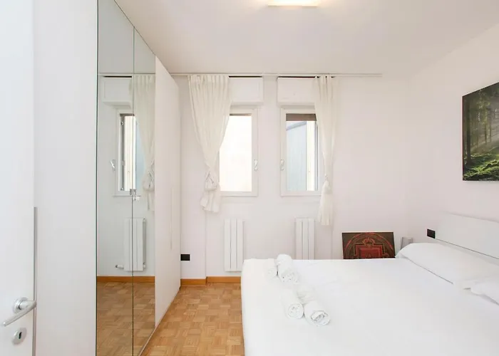 Апартаменты Light Blue Home-sempione Park-metro M2-brera *