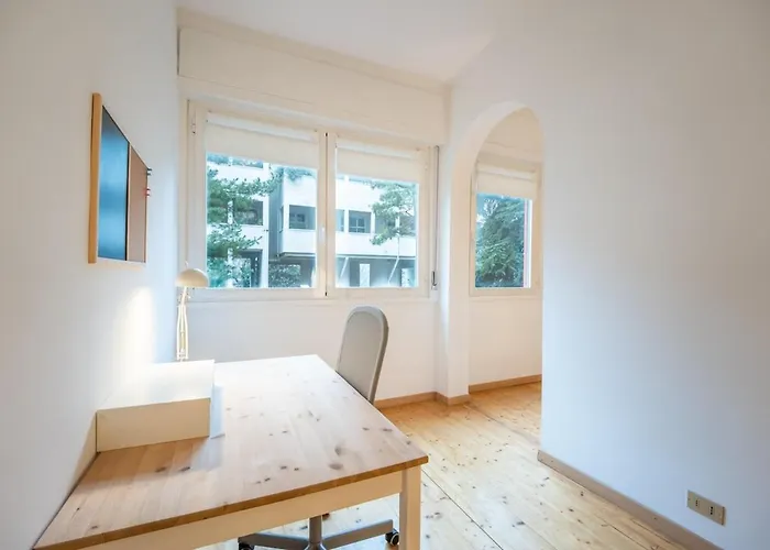 Parking, 2 Min To Metro, 8 Min To Rho Fair Apartment *