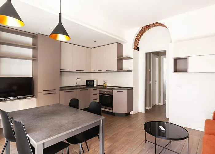 Youhosty - With Ac, Metro Stop 밀라노