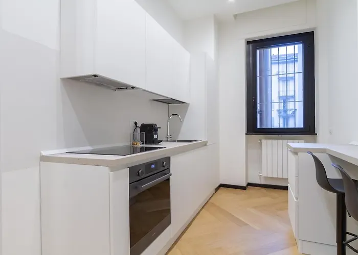 Boutique Flat Steps From Duomo Apartment