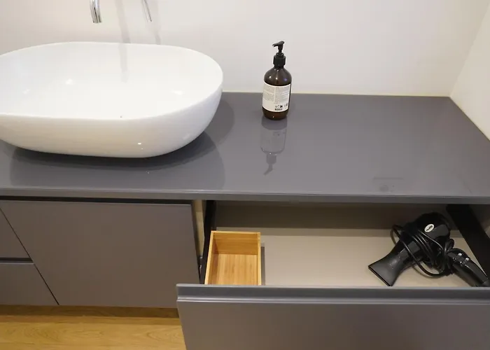 Apartmán Tolstoj - 2 Bedrooms - Tortona District - At Your Place