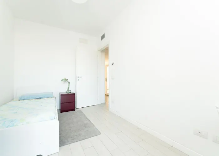 3br With Large Terrace - 800m From San Leonardo M1 ミラノ