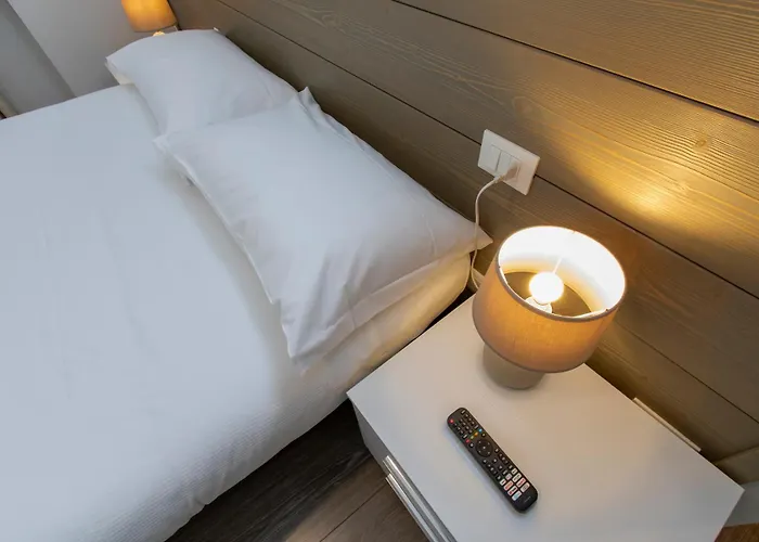 Comfortable Two-room Porta Romana M3 Mailand