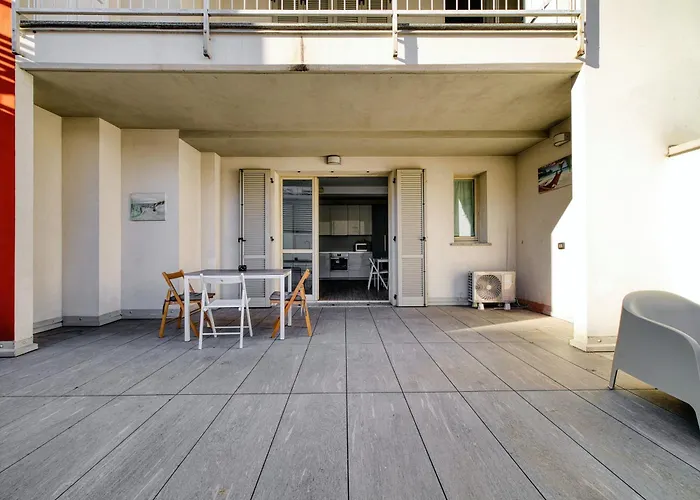 Just Urban - Bright With Terrace - M4 Tolstoj Apartment