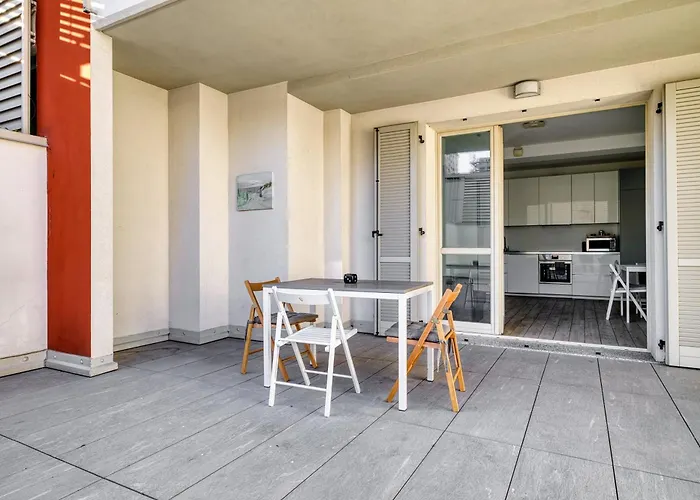 Just Urban - Bright With Terrace - M4 Tolstoj * ميلان