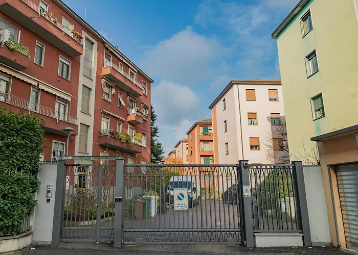 Isola - 2 Bedrooms - Free Parking * Mediolan