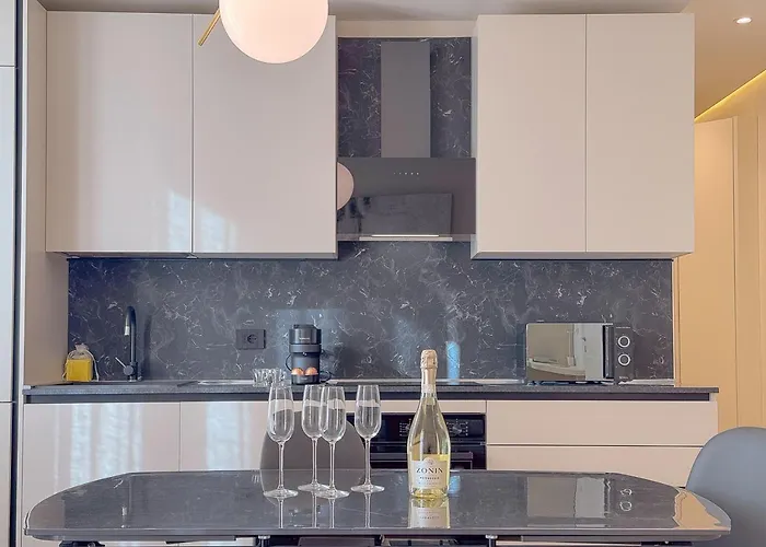 Urban By Host Hero *