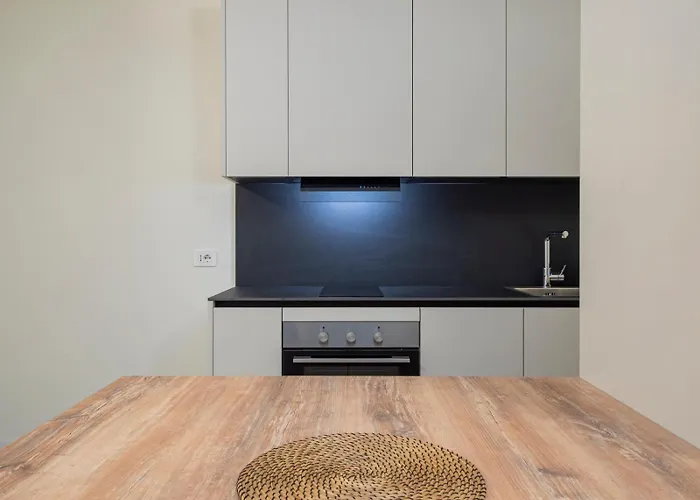 Duomo M5 A Stone's Throw From The Subway *