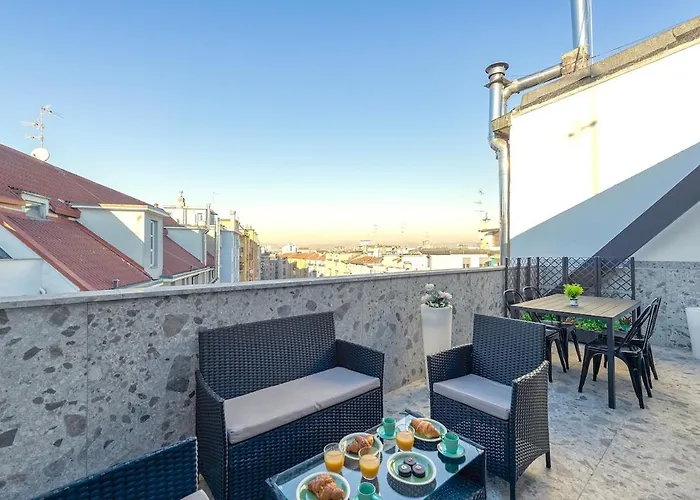 Luxury Elegant Penthouse 3 Bedrooms, 2 Bathrooms