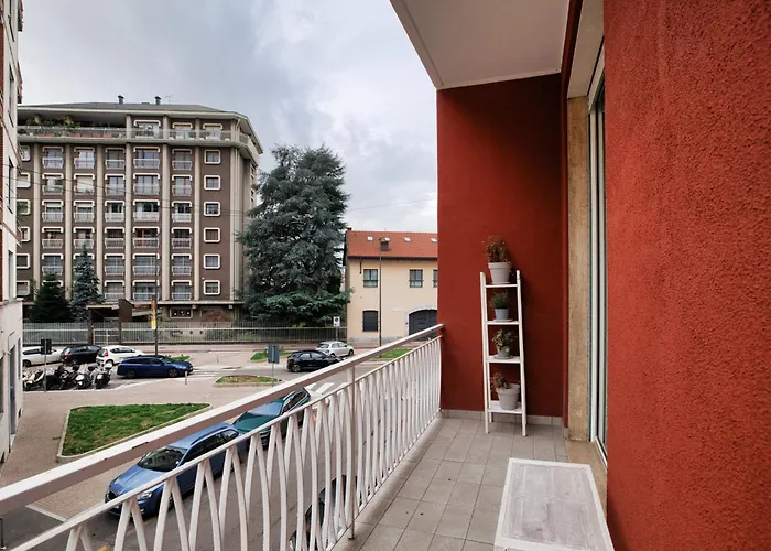 Just Urban - Exclusive 1br Center With Balcony