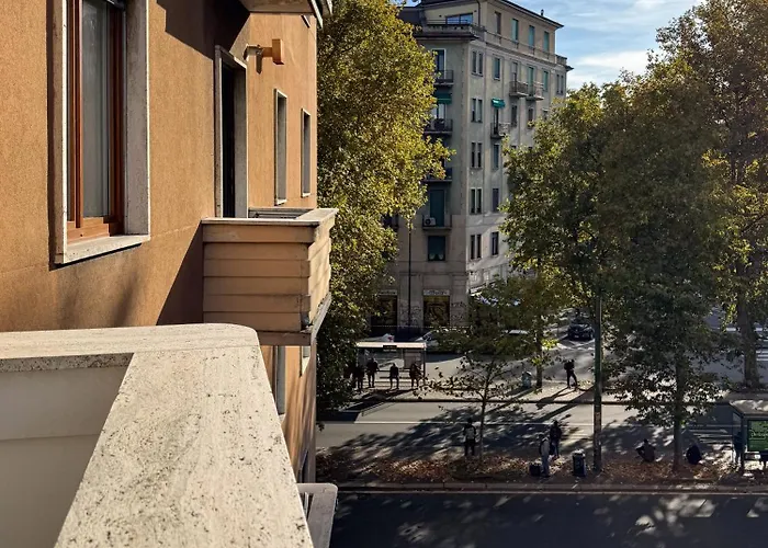 Artstay - Near Metro, Train Station, Isola Apartment *