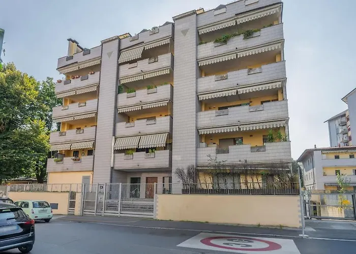 Apartment Homey Grandeur - Spacious With Terrace & Wi-fi *