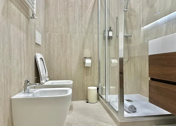 Designer Apartment, Entire Home, 2 Bathrooms, For Families, Groups דירה