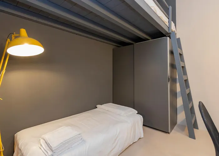 M4 Elegance And Style Near The Metro