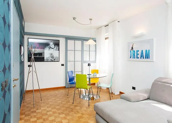 Light Blue Home-sempione Park-metro M2-brera Apartment