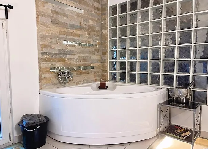 2-level Designer Loft In Isola District *