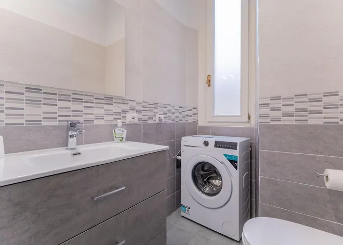 Porta Romana Gateway - New Roomy Daire *