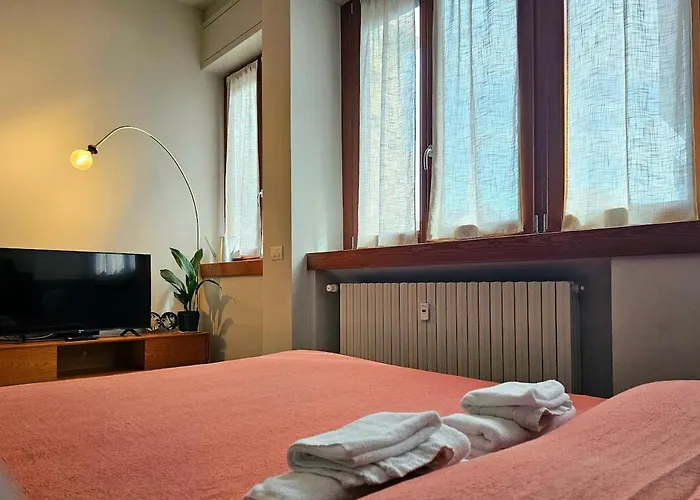 Modern Loft A Few Stops From The Center Appartamento *