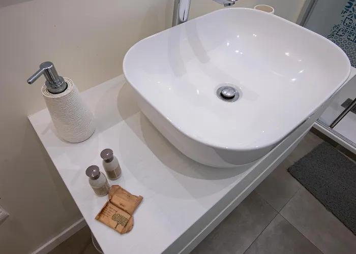 I-host - Bright 1br With Balcony In *