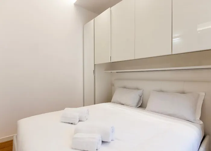 Youhosty - Falcone 7 * Milán