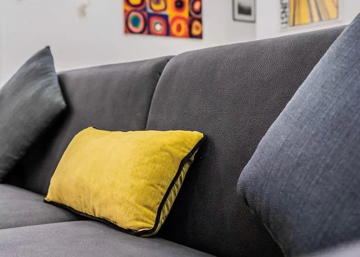 M25 - Garage Loft Apartment