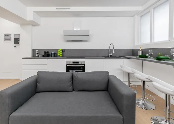 Urban Jungle M3 Duomo 12 Min Apartment Milan