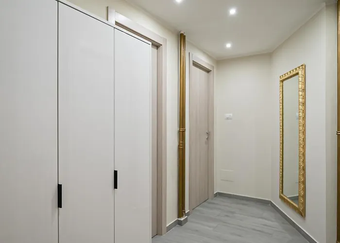 Italianway - Leoncavallo 45 * Milánó