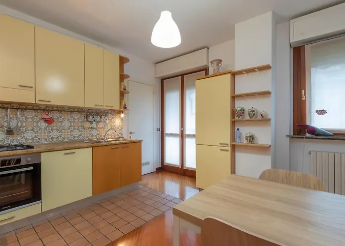 Metro 4 Spacious And Bright Three-room 밀라노
