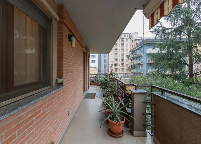 דירה Metro 4 Spacious And Bright Three-room