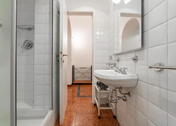 Apartman 4 Min From Porta Genova Station With Whirlpool