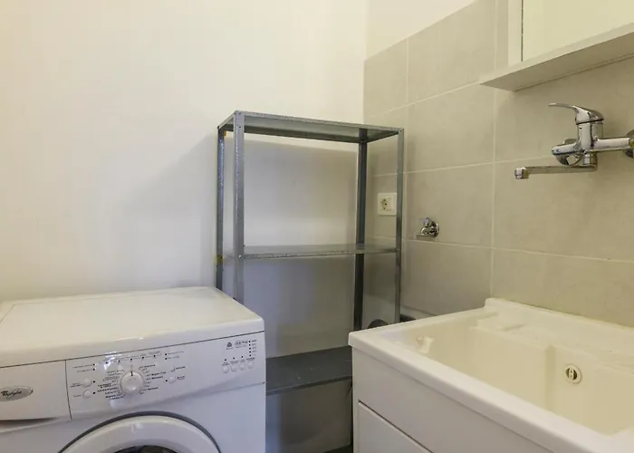 Lodi, 65 - Your Base Милан