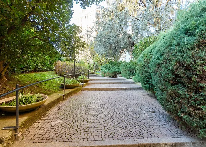 Lodi, 65 - Your Base Милан