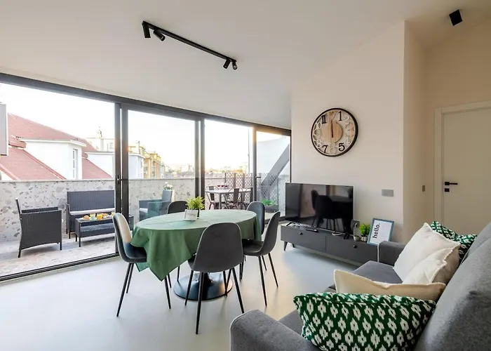 Luxury Elegant Penthouse 3 Bedrooms, 2 Bathrooms Lejlighed