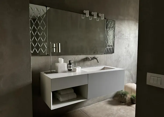 Urban Retreat Minutes Away From Duomo Cathedral *