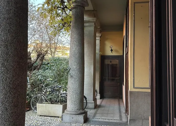 Stylish Nolo Loft - Workstation In A 1910 Charm *