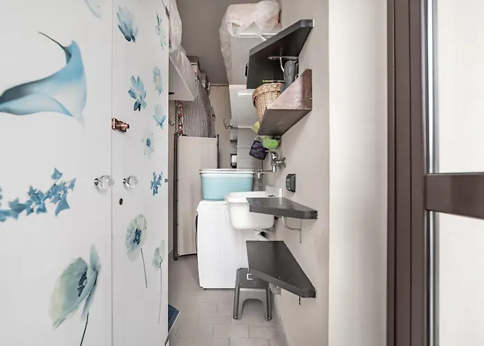 5' From Bocconi With 2 Bedr And 2 Bathr